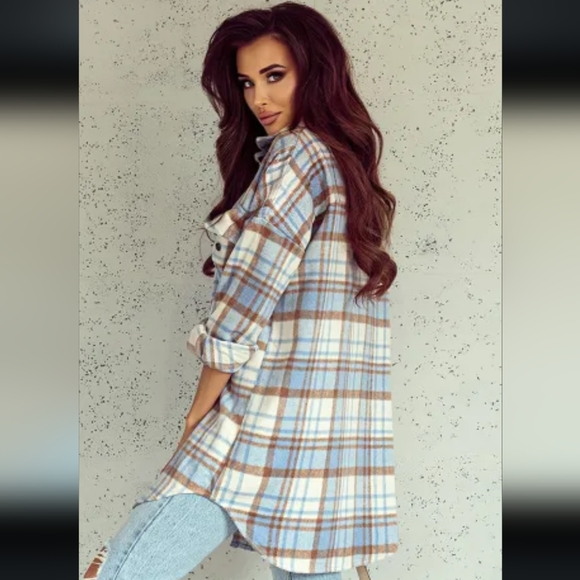 π₯New sky blue long plaid shacket - Picture 9 of 17